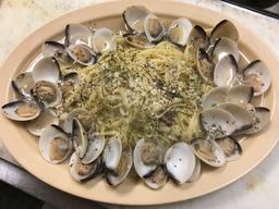 Steamed Whole Baby Clams Sautéed in Garlic & Oil