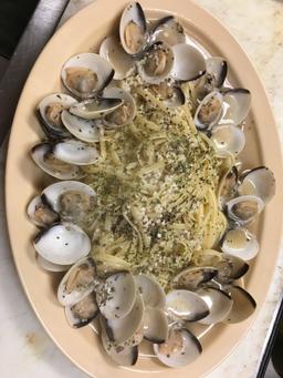 Linguine with Clams (White Sauce)